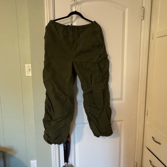 Aritzia TNA squad cargo pants - Picture 2 of 8